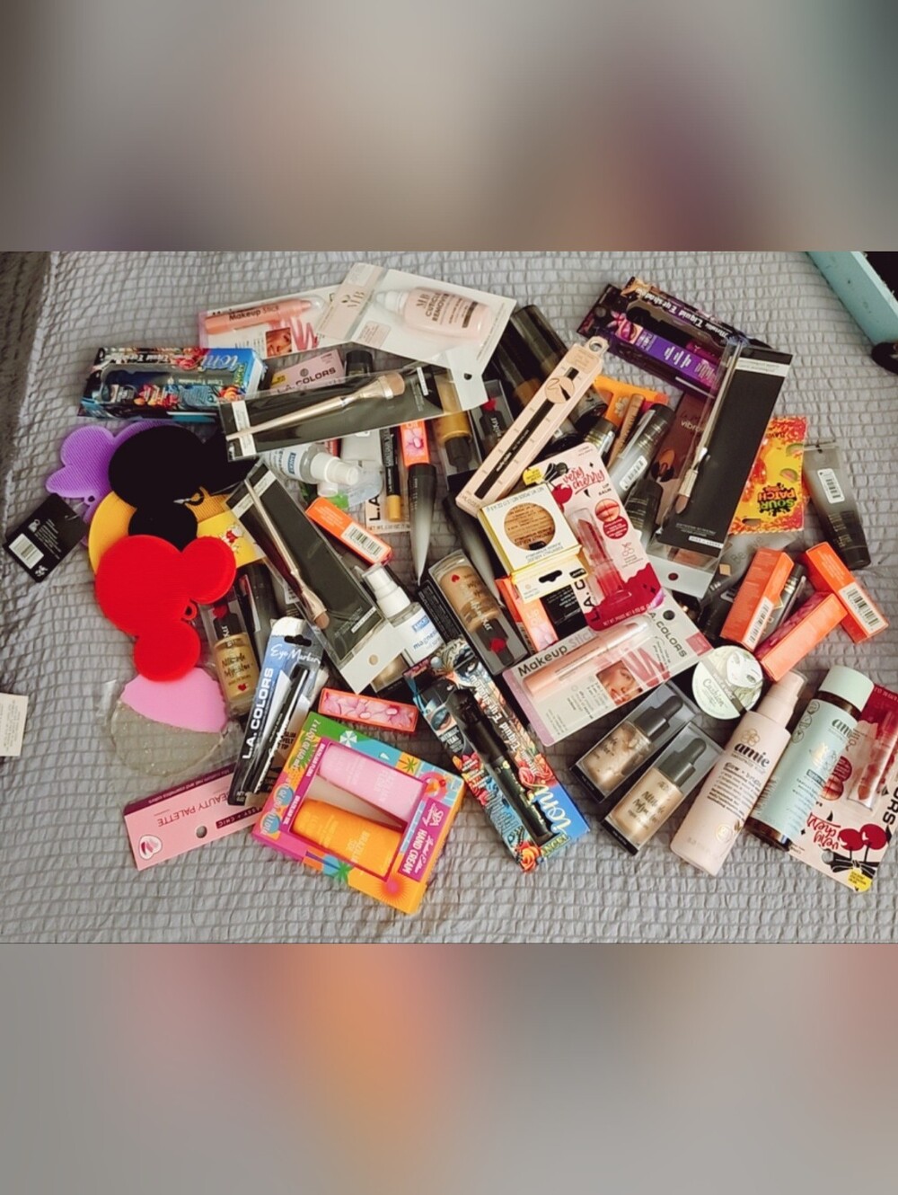 Assorted Women’s Makeup Lot Difren Stuff